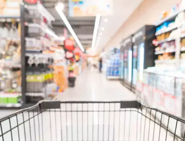 abstract-blur-in-supermarket