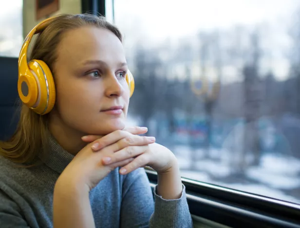 Woman-traveling-by-train-846220