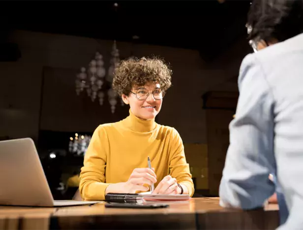 Secteurs-qui-recrutent-les-jeunes-diplômés