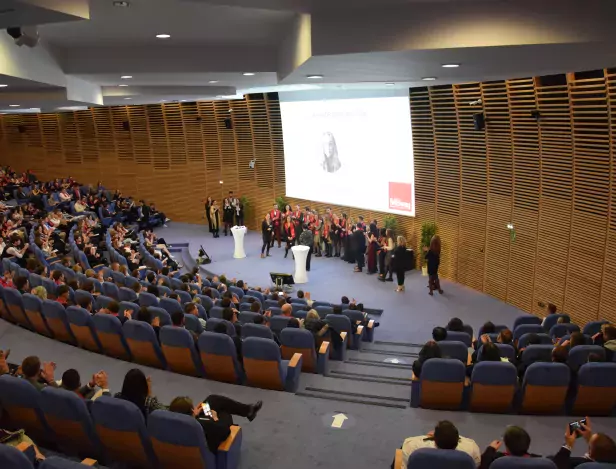 remise-des-diplomes-ecole-de-commerce-mbway-caen-bachelor-mba